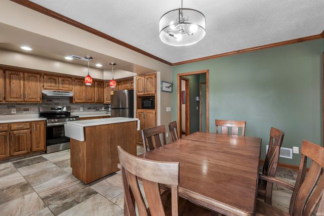 8420 Hawk Spring Hill, Fort Wayne, IN 46825