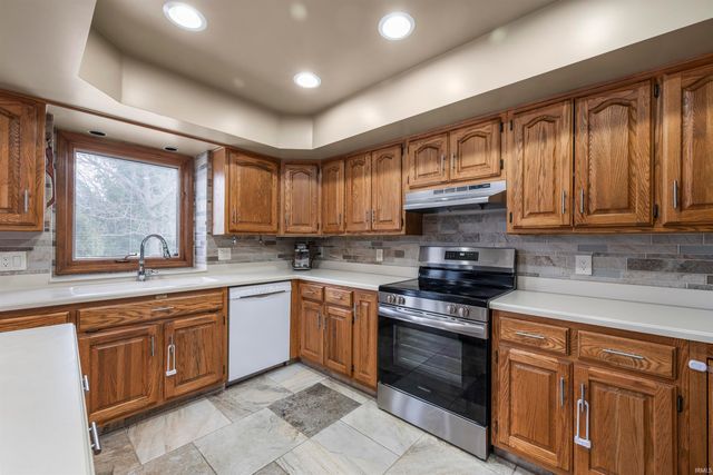 8420 Hawk Spring Hill, Fort Wayne, IN 46825