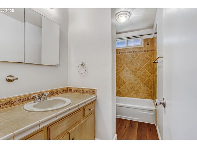18801 Ne CLACKAMAS St, Portland, OR 97230