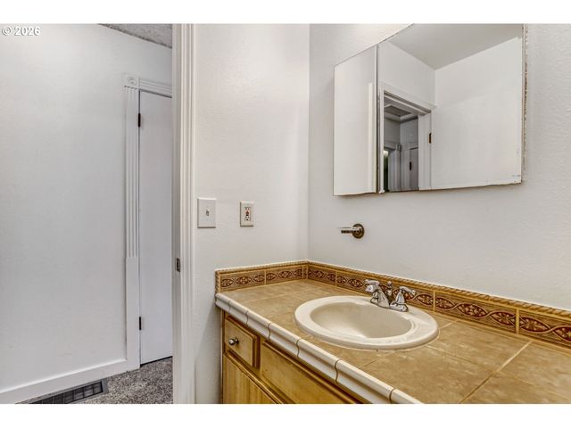 18801 Ne CLACKAMAS St, Portland, OR 97230