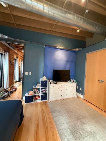 111 Beach St 2E, Boston, MA 02111
