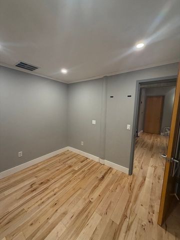 111 Beach St 2E, Boston, MA 02111
