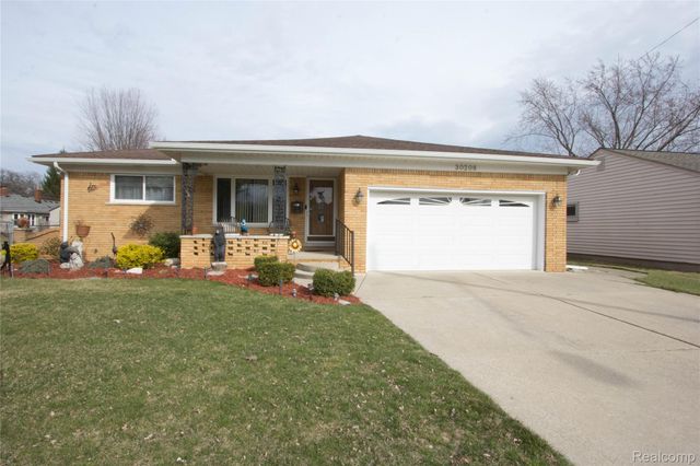 30208 Maplegrove Street, St. Clair Shores, MI 48082