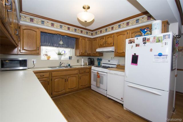 30208 Maplegrove Street, St. Clair Shores, MI 48082