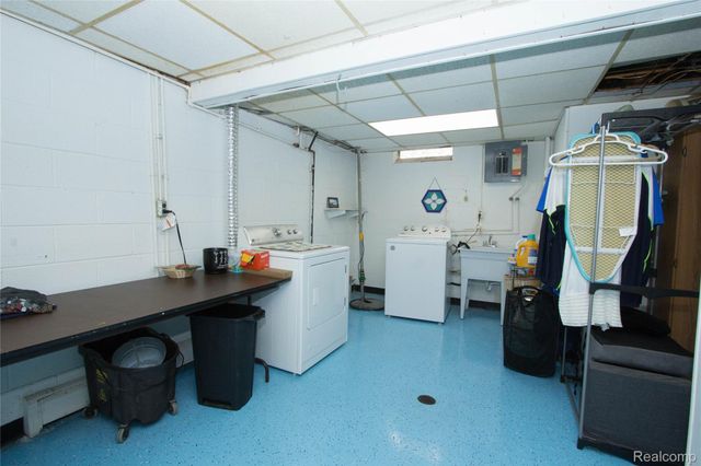 30208 Maplegrove Street, St. Clair Shores, MI 48082