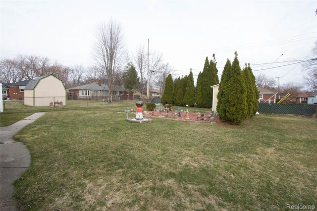 30208 Maplegrove Street, St. Clair Shores, MI 48082