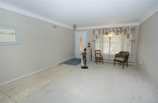 30208 Maplegrove Street, St. Clair Shores, MI 48082