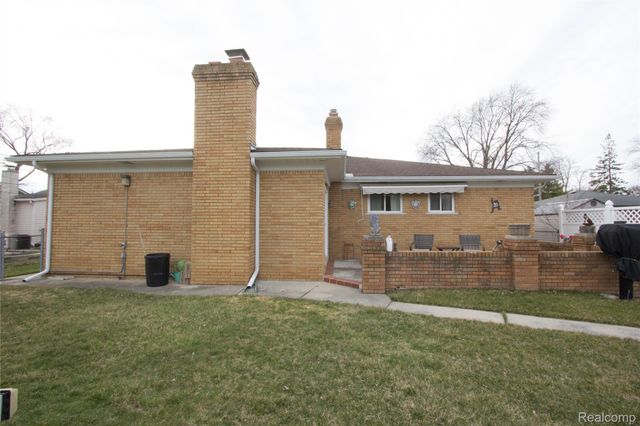 30208 Maplegrove Street, St. Clair Shores, MI 48082