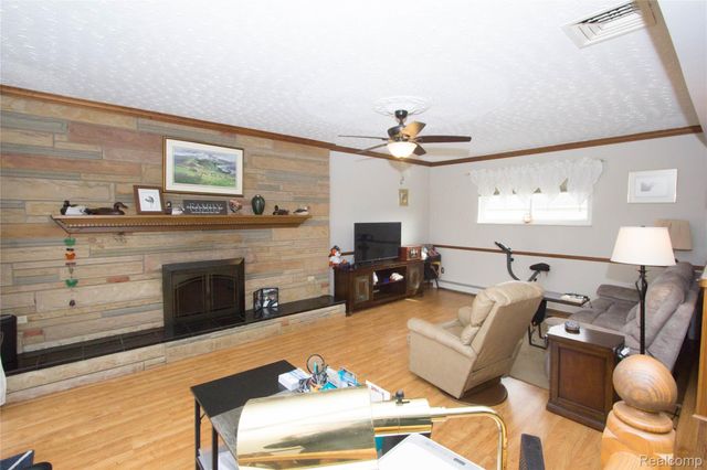 30208 Maplegrove Street, St. Clair Shores, MI 48082