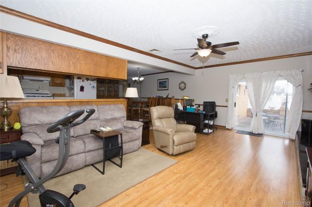 30208 Maplegrove Street, St. Clair Shores, MI 48082