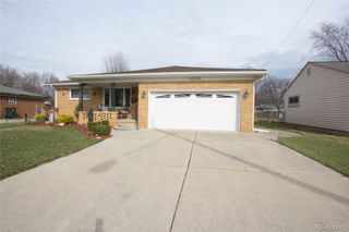30208 Maplegrove Street, St. Clair Shores, MI 48082