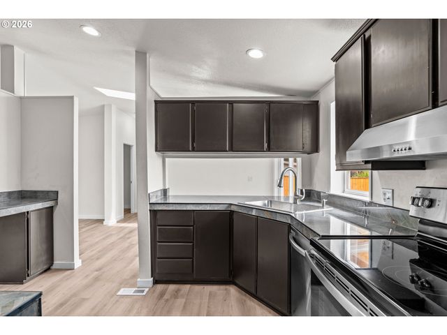 2333 N TERRY St 60, Eugene, OR 97402