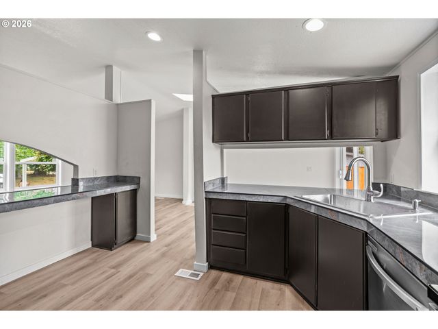 2333 N TERRY St 60, Eugene, OR 97402