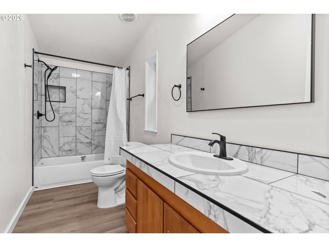 2333 N TERRY St 60, Eugene, OR 97402