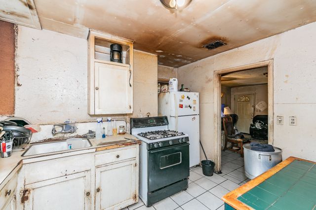 2100 N Riverside Drive, Fort Worth, TX 76111