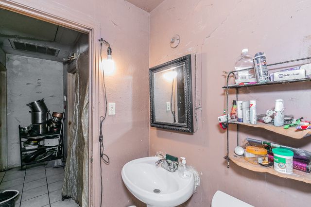 2100 N Riverside Drive, Fort Worth, TX 76111