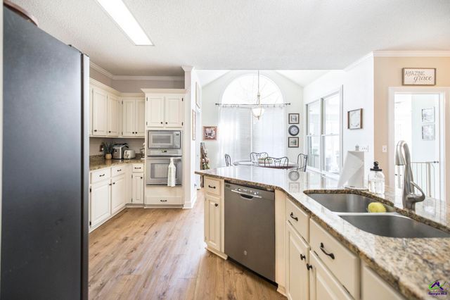 108 Falcon Crest, Warner Robins, GA 31088