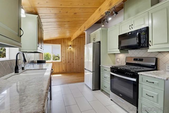 3956 El Canto, Spring Valley, CA 91977