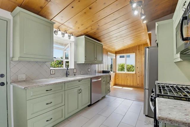 3956 El Canto, Spring Valley, CA 91977