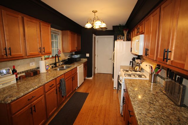 110 Village Creek Drive 110, Lake In The Hills, IL 60156