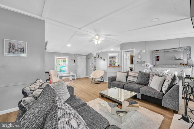 200 FINCH CT, Lancaster, PA 17603