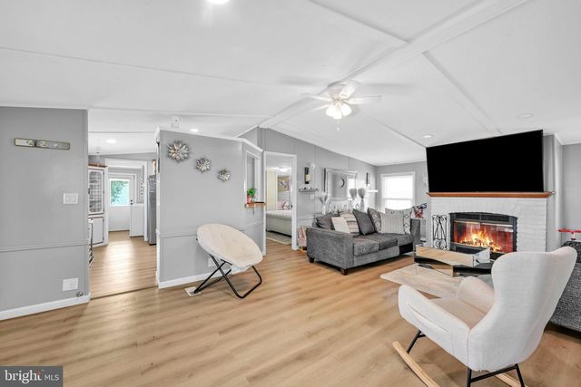 200 FINCH CT, Lancaster, PA 17603