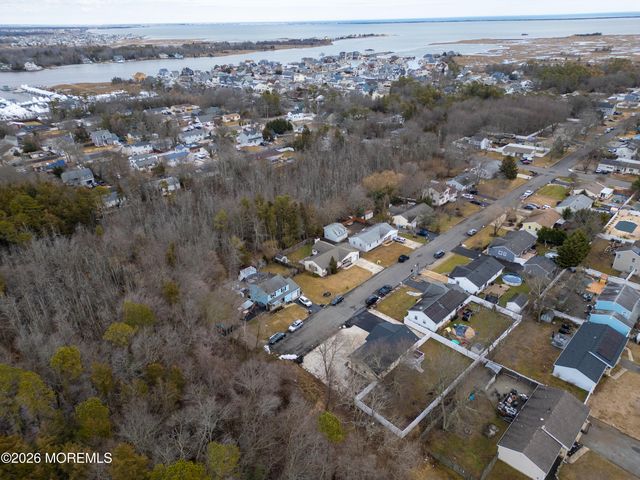 710 Hazelton Avenue, Lanoka Harbor, NJ 08734