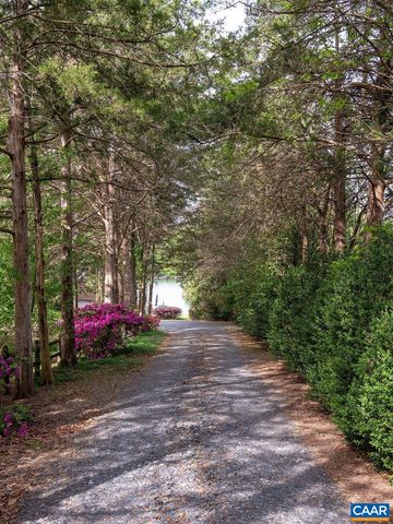 25 BOLLING CIR, Palmyra, VA 22963