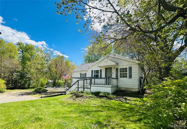 5827 Annibal Drive, Lapeer, MI 48446