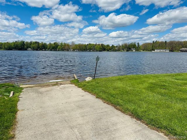 5827 Annibal Drive, Lapeer, MI 48446