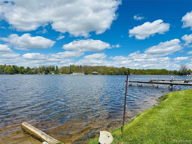 5827 Annibal Drive, Lapeer, MI 48446