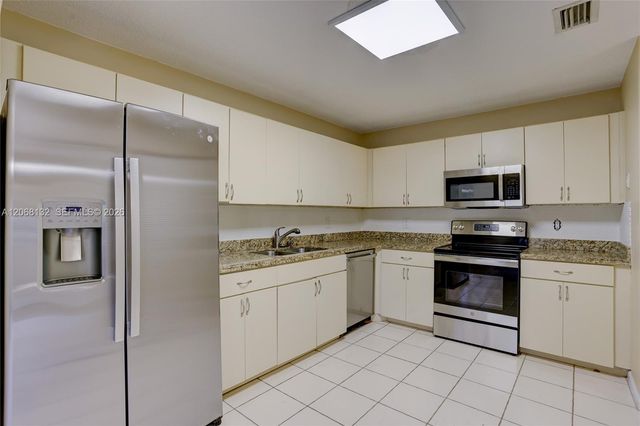 6659 Via Regina 7, Boca Raton, FL 33433