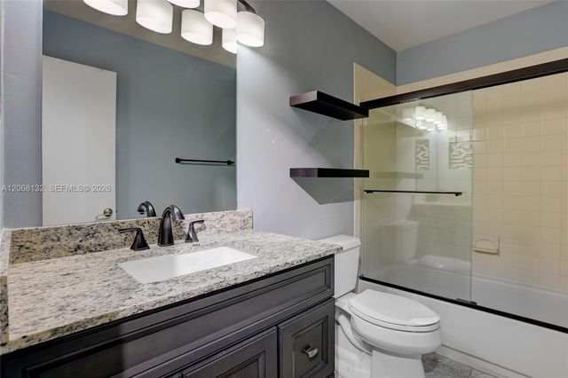 6659 Via Regina 7, Boca Raton, FL 33433