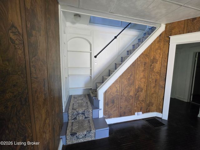 321 S 39th St, Louisville, KY 40212