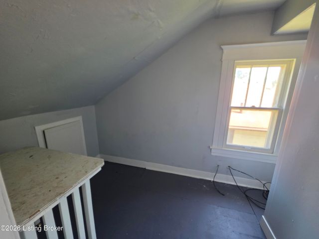321 S 39th St, Louisville, KY 40212