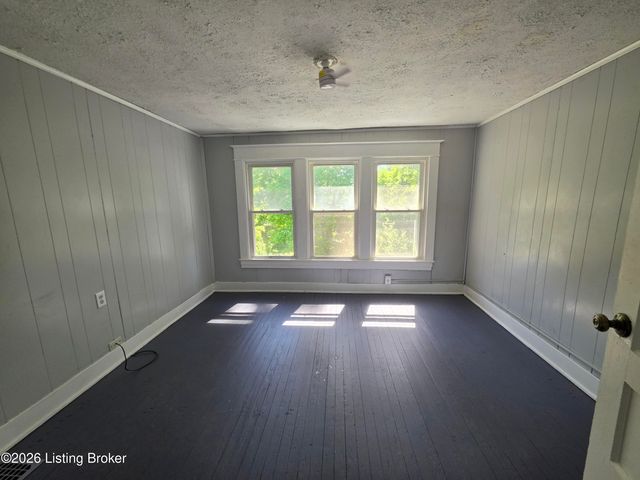 321 S 39th St, Louisville, KY 40212