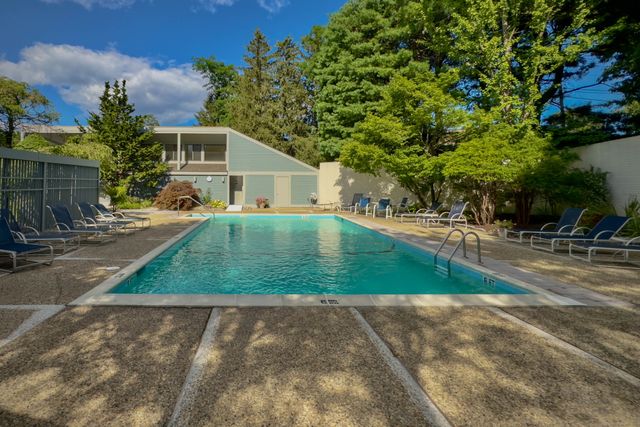 504 Harvest Commons 504, Westport, CT 06880