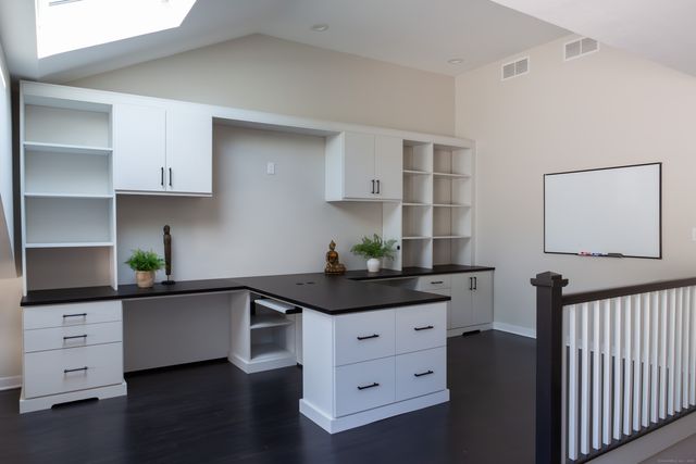 504 Harvest Commons 504, Westport, CT 06880