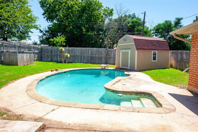146 S Crestwood Boulevard, Desoto, TX 75115