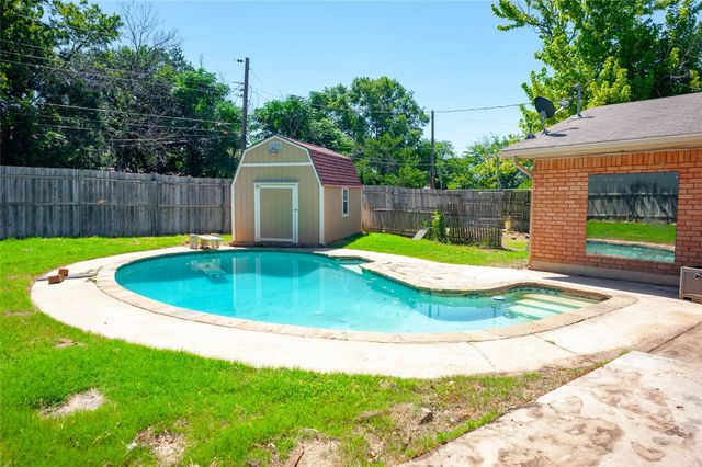 146 S Crestwood Boulevard, Desoto, TX 75115