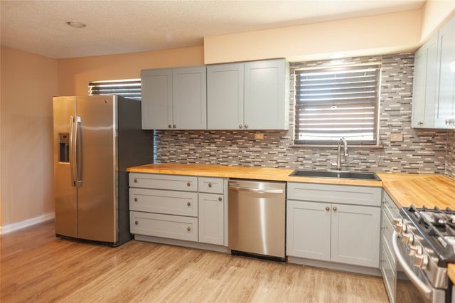 146 S Crestwood Boulevard, Desoto, TX 75115