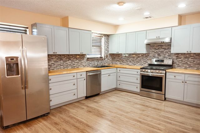 146 S Crestwood Boulevard, Desoto, TX 75115