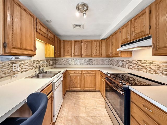 39 Parlin St 304, Everett, MA 02149