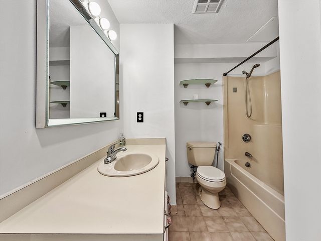 39 Parlin St 304, Everett, MA 02149