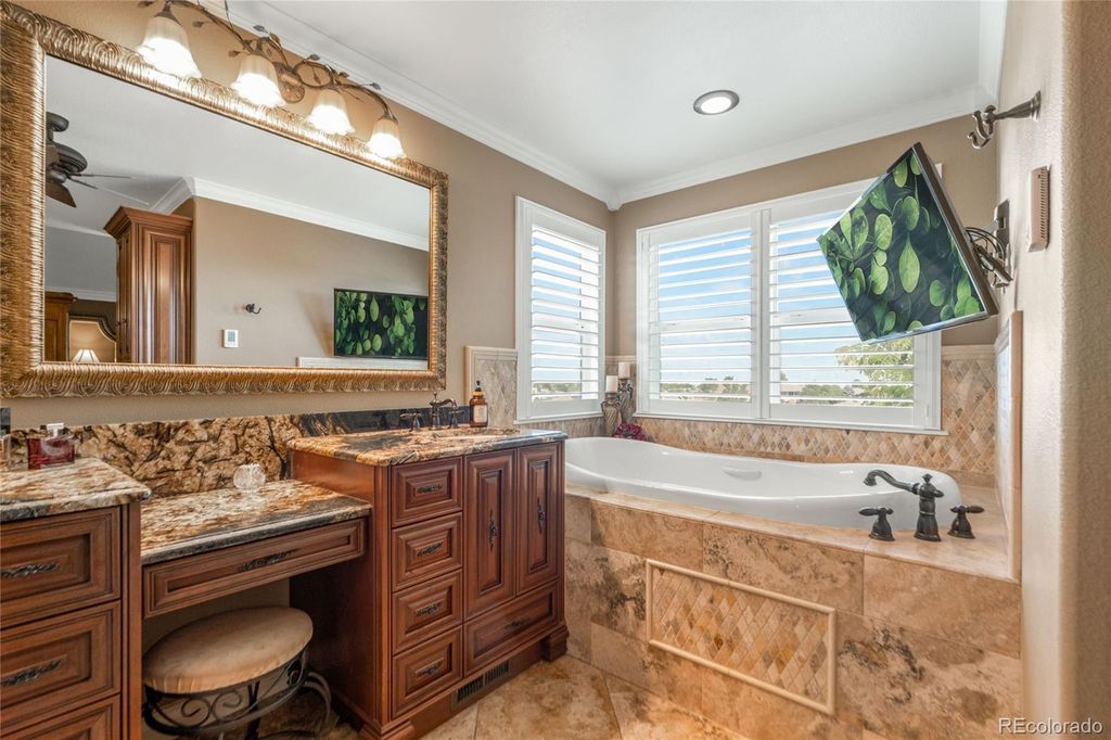 Image 28 of property listing at 10119 Knoll Circle, Highlands Ranch, CO 80130