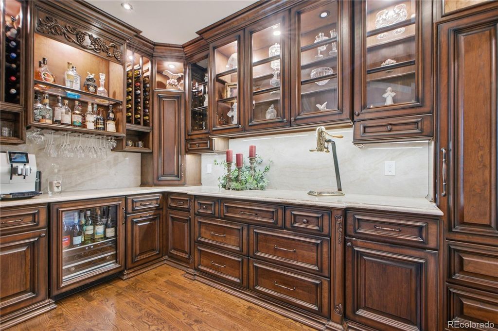 Image 6 of property listing at 10119 Knoll Circle, Highlands Ranch, CO 80130