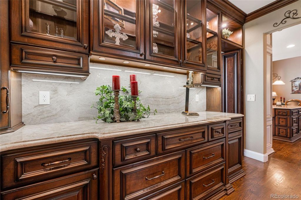 Image 7 of property listing at 10119 Knoll Circle, Highlands Ranch, CO 80130