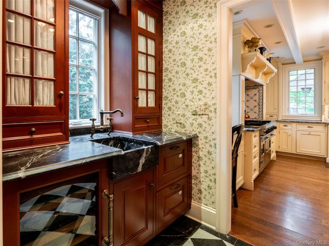 170 Manhasset Woods Road, Manhasset, NY 11030