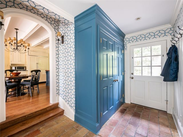170 Manhasset Woods Road, Manhasset, NY 11030