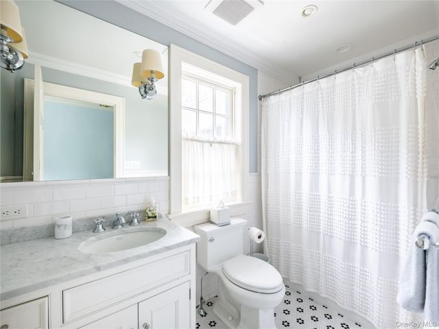 170 Manhasset Woods Road, Manhasset, NY 11030